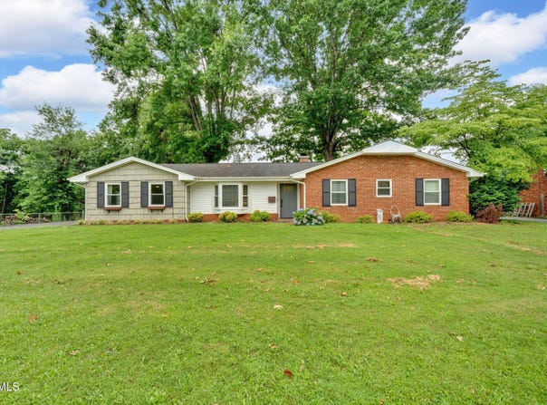 2109 Valley Lane, Johnson City, TN 37604