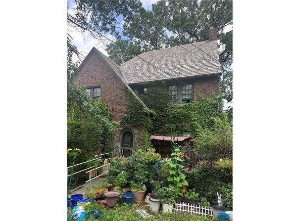 16 Sceneridge Avenue, Brentwood, PA 15227