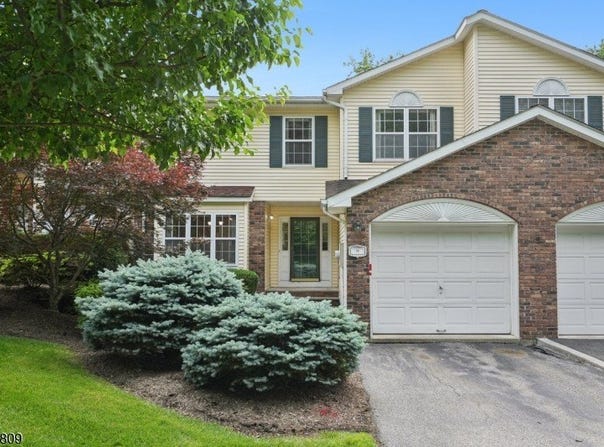 71 Butternut Dr, Wayne Twp., NJ 07470-4946