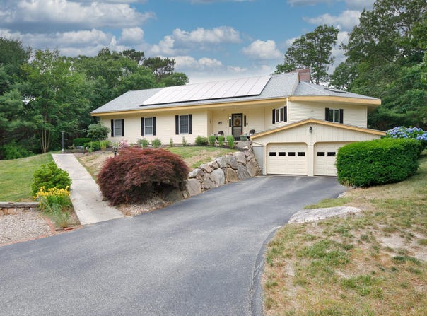 106 Ambleside Drive, Falmouth, MA 02540