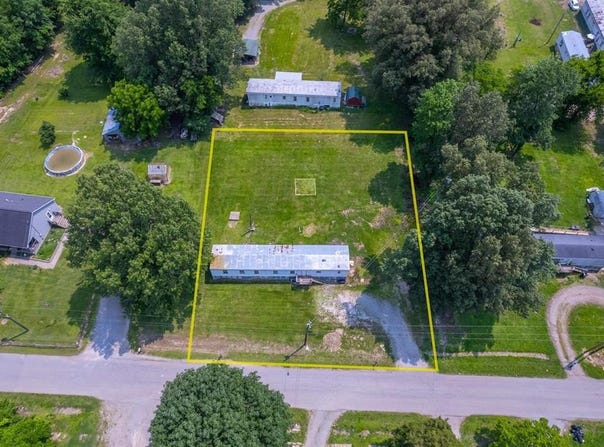 255 E 2nd St, Calhoun, KY 42327