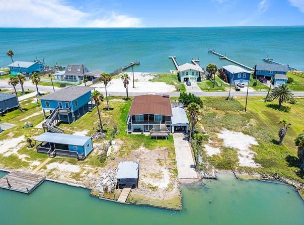 717 Copano Cove Rd, ROCKPORT, TX 78382