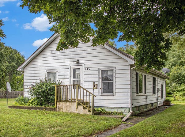 745 E 18Th Street, Mishawaka, IN 46544-5606