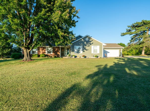 5111 E Flamingo Drive, Hallsville, MO 65255