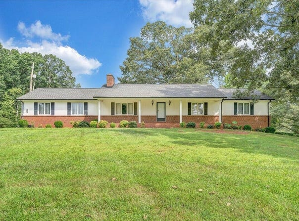 75 Round Hill RD, Rocky Mount, VA 24151