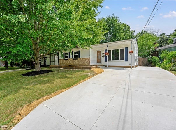 4293 N Gilwood Drive, Stow, OH 44224
