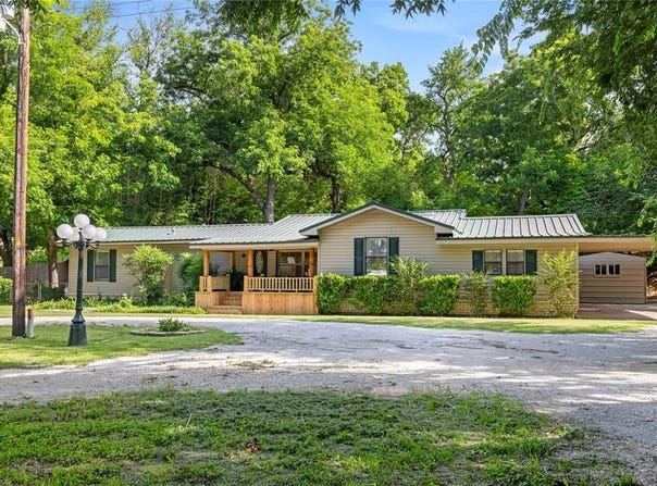 1453 eagle canyon Drive, China Spring, TX 76633