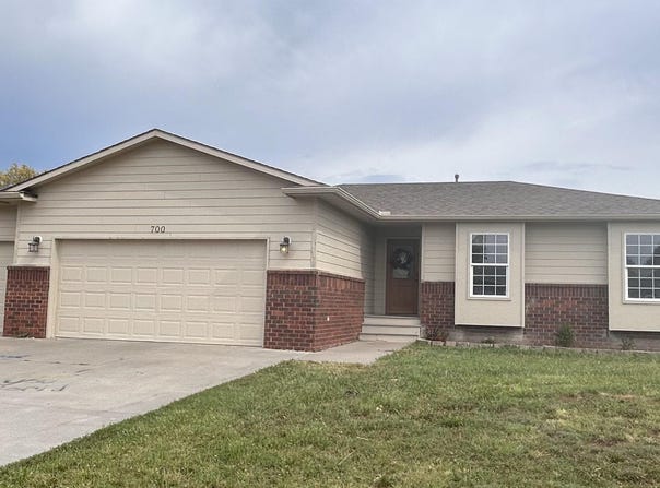 700 Hunter Ct, McPherson, KS 67460