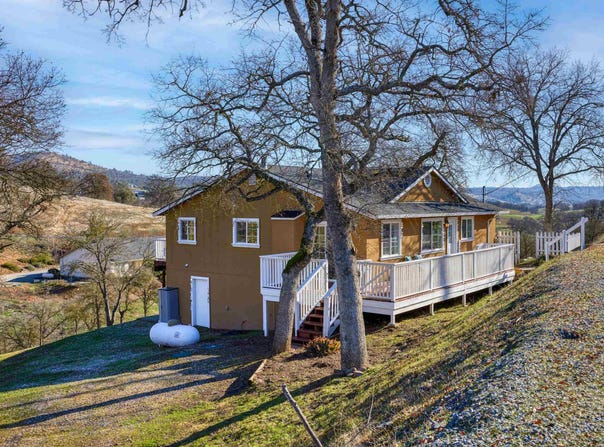1152 Acorn St, Copperopolis, CA 95228