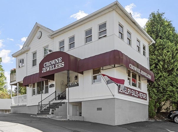 12 Lindell Ave, Leominster, MA 01453