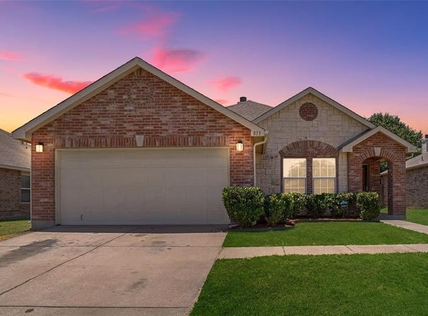 813 Crystal Drive, Burleson, TX 76028