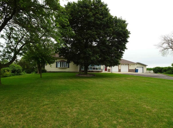 5418 320th Street, Sanborn, IA 51248