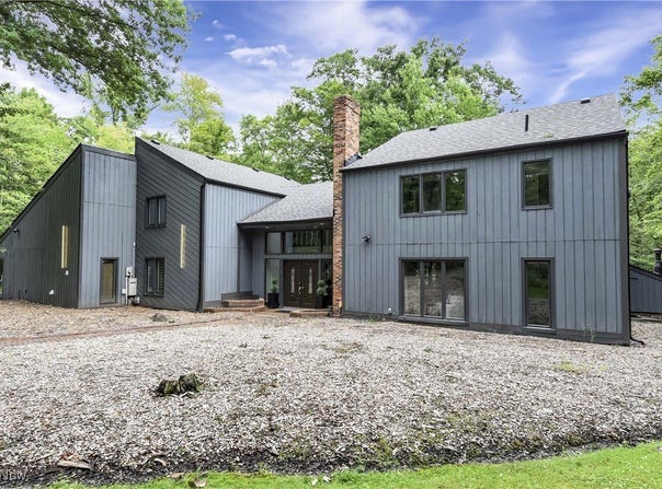 2925 Mill Gate Drive, Willoughby Hills, OH 44094