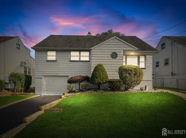 82 Mercer Street, Menlo Park Terrace, NJ 08840