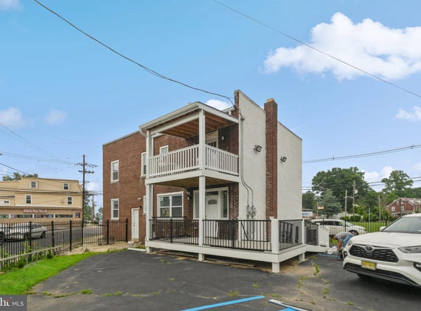 250 WARREN STREET, BEVERLY, NJ 08010