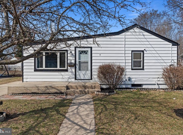 29 E. 4TH STREET, BURLINGTON, NJ 08016
