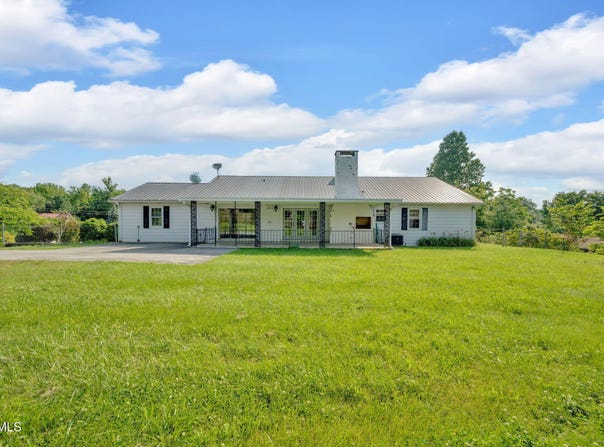 1303 Knob Creek Road, Johnson City, TN 37604