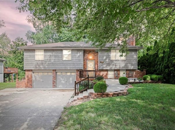 1332 Park Lane, Liberty, MO 64068