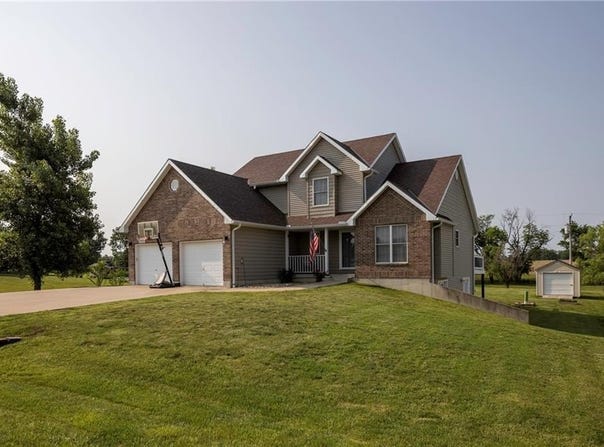 130 SW 95 Road, Warrensburg, MO 64093