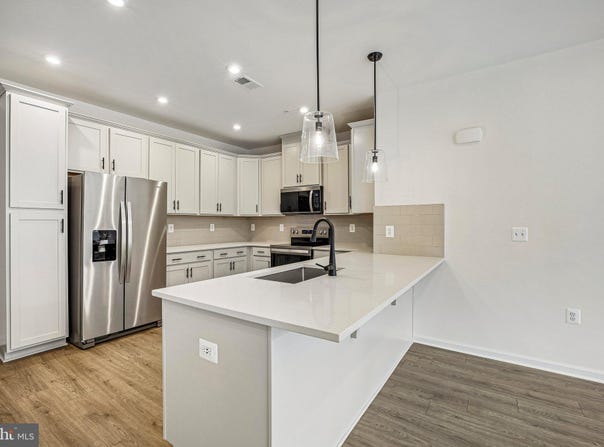 591 S FREDERICK Avenue, GAITHERSBURG, MD 20877