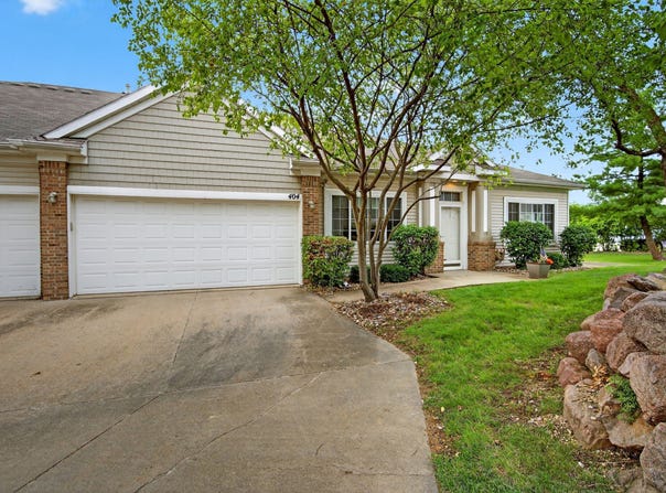 1725 S 50th Street unit: 404, West Des Moines, IA 50265