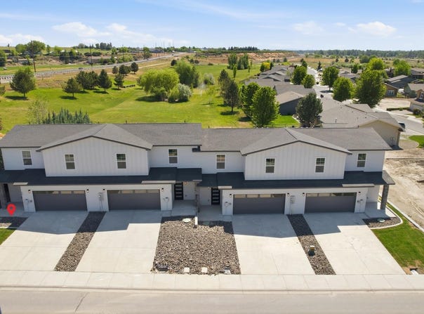 809 Fountain Blvd, Zillah, WA 98953