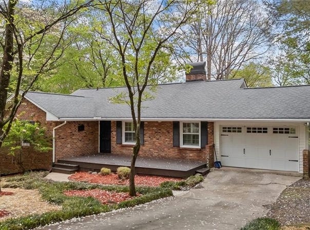 1035 Deepwood Court, Winston-Salem, NC 27104