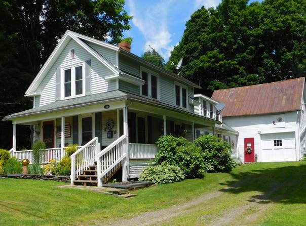 10 Liberty Street, Dexter, ME 04930