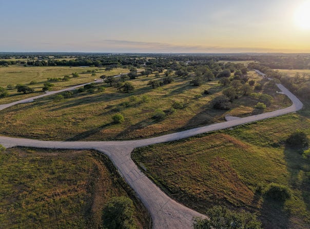 460 Main Loop, Waelder, TX 78959