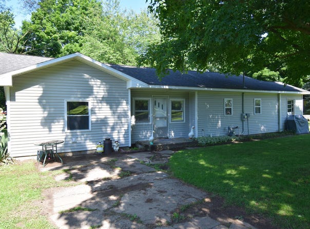 325 Dallas Street, Colon, MI 49040