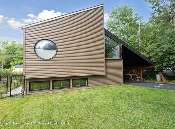 6226 Columbia Street, Haslett, MI 48840