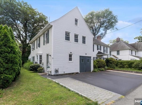 9 Bolton Place, Fair Lawn, NJ 07410