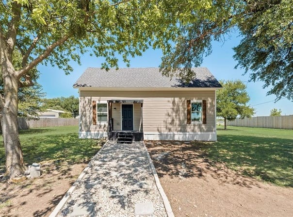104 College Street, Royse City, TX 75189