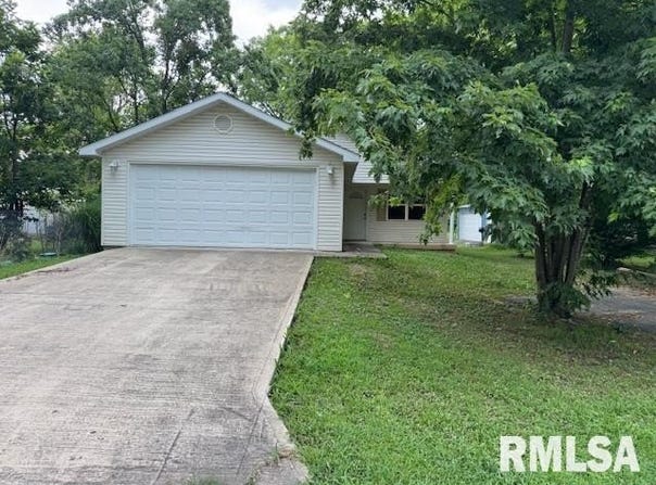 704 W 5TH Street, Johnston City, IL 62951