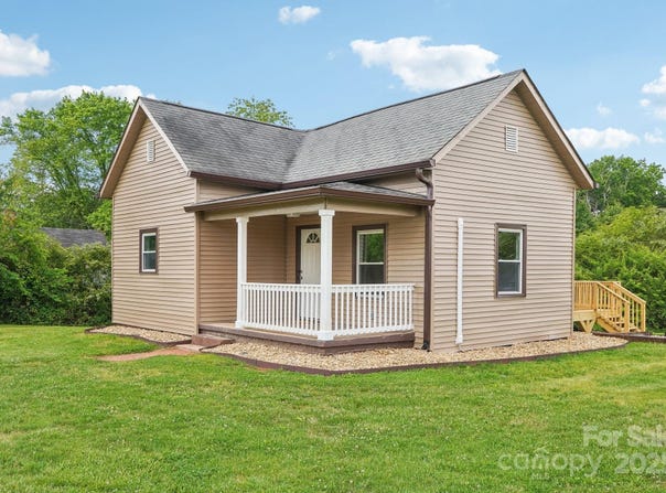 10 Lake Street, Granite Falls, NC 28630