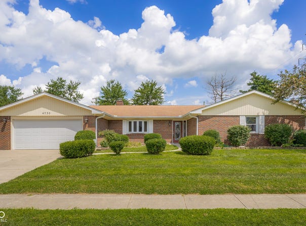 4730 Woodcrest Drive, Columbus, IN 47203