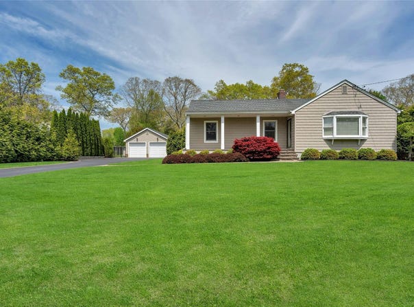 223 Larch Lane, Smithtown, NY 11787