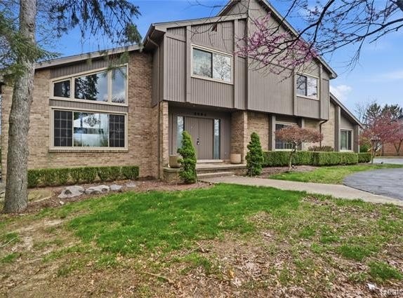 2084 Wabeek Hill Court, West Bloomfield Twp, MI 48302