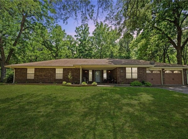 302 Southern Hills Drive, Coffeyville, KS 67337