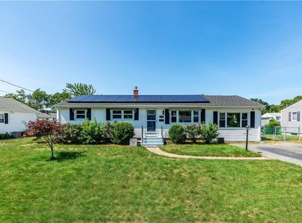 43 Deerfield Drive, Warwick, RI 02886