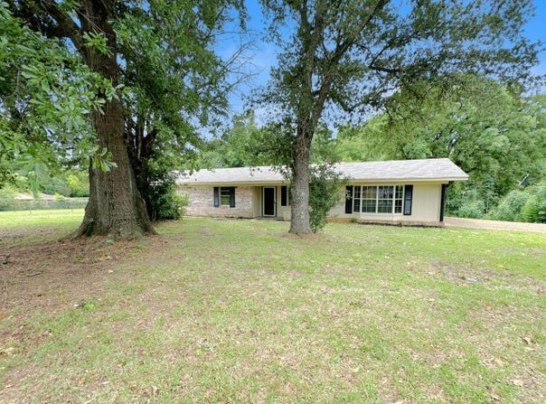 300 Pine Street, Ore City, TX 75683