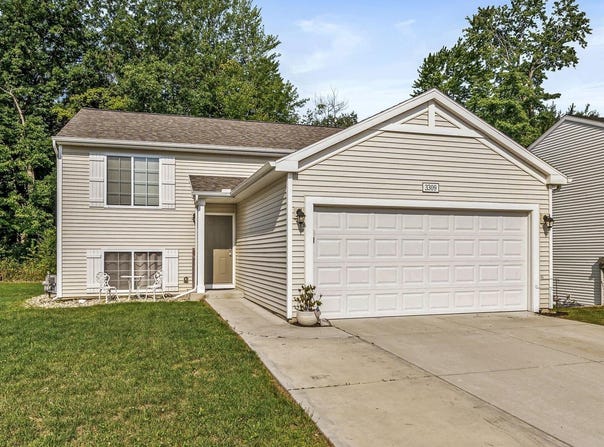 3309 W Chapel Hill Drive, Mishawaka, IN 46545