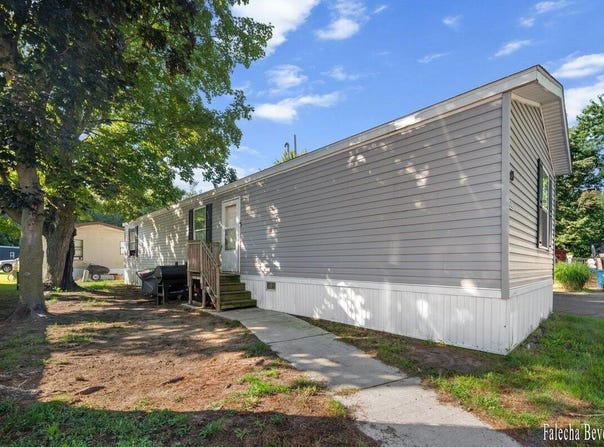 1281 E Pontaluna Road, Norton Shores, MI 49456