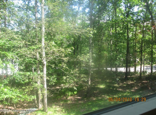 250 Big Hill Pass, Scotrun, PA 18355