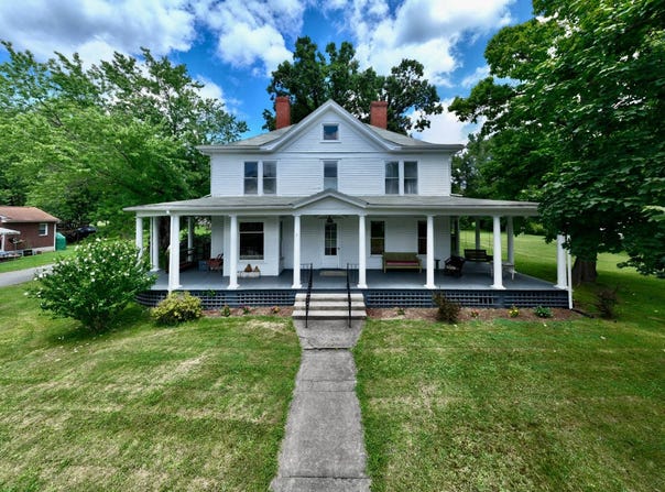 192 Clay Street, Alderson, WV 24910