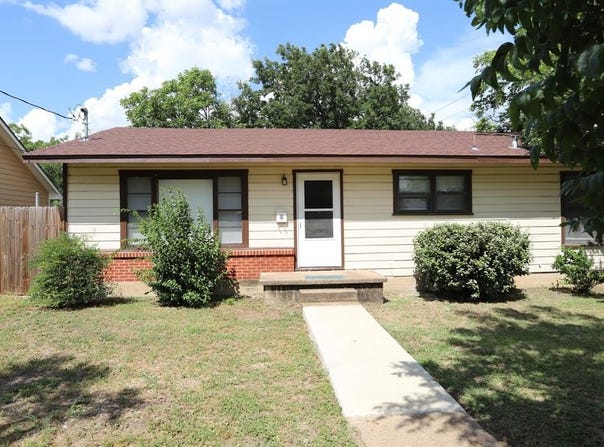 1020 S Adams Street, McGregor, TX 76657