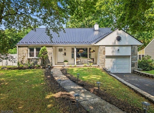 621 5Th St, Belvidere Twp., NJ 07823-1807