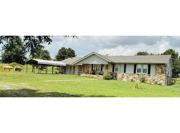 1495 Pickren Hall Road, Viola, AR 72583