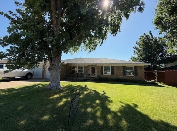 2604 Comanche Trail, Pampa, TX 79065
