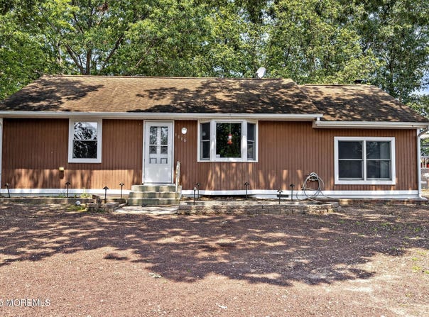 1116 Fathom Avenue, Manahawkin, NJ 08050